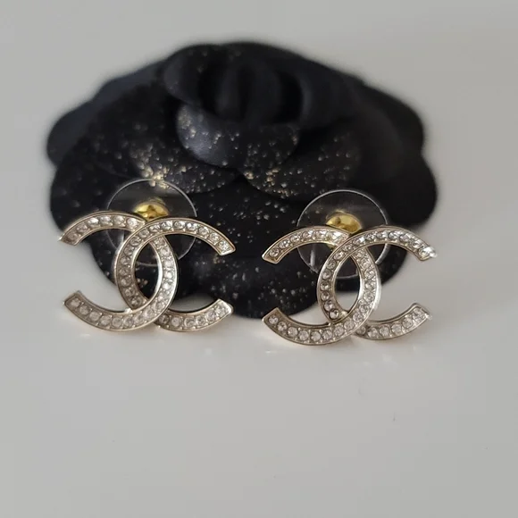 🦋Chanel🦋 CC Stud Earrings - Picture 1 of 10